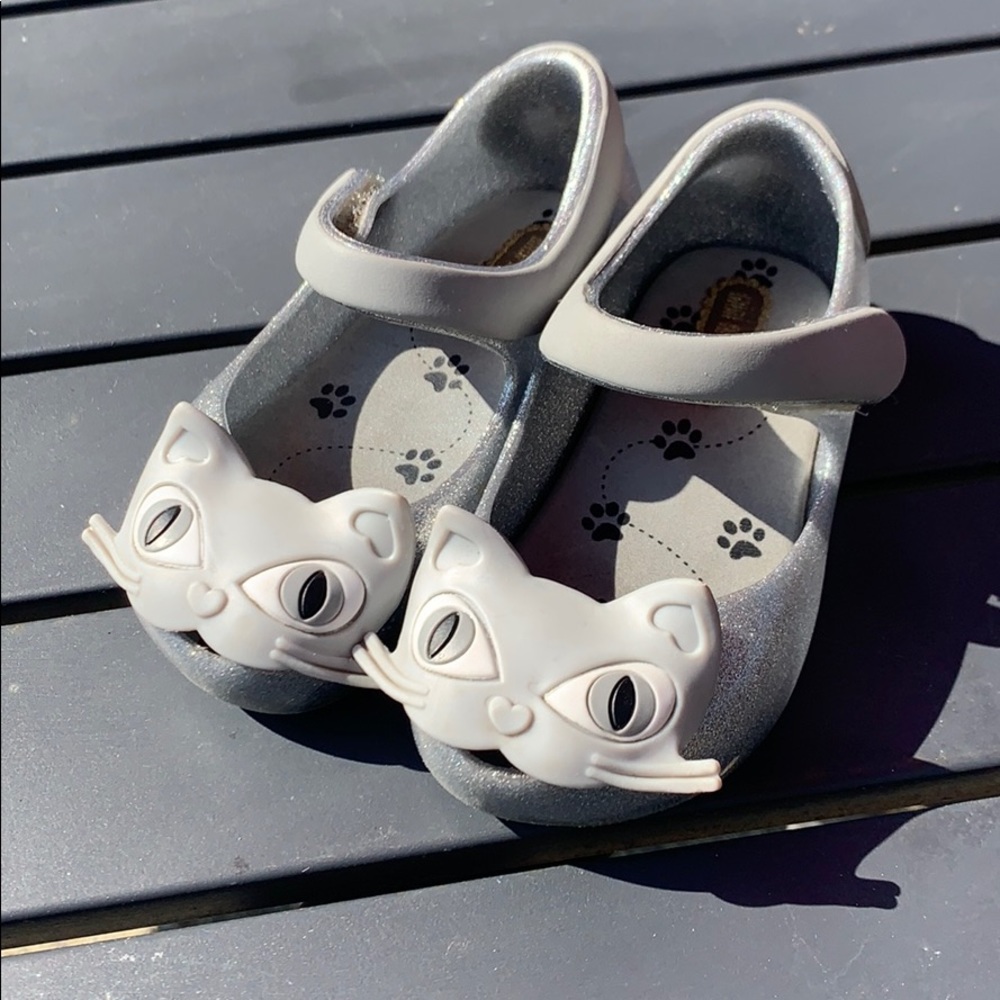 MINI MELISSA SIZE 6 Silver cat shoes